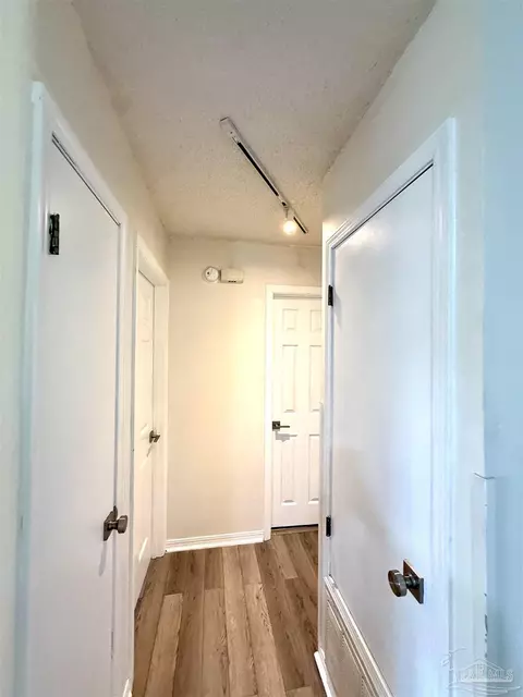 Entry Way - 121 Campbell Ave, Crestview, FL 32536 photo 4 of 6
