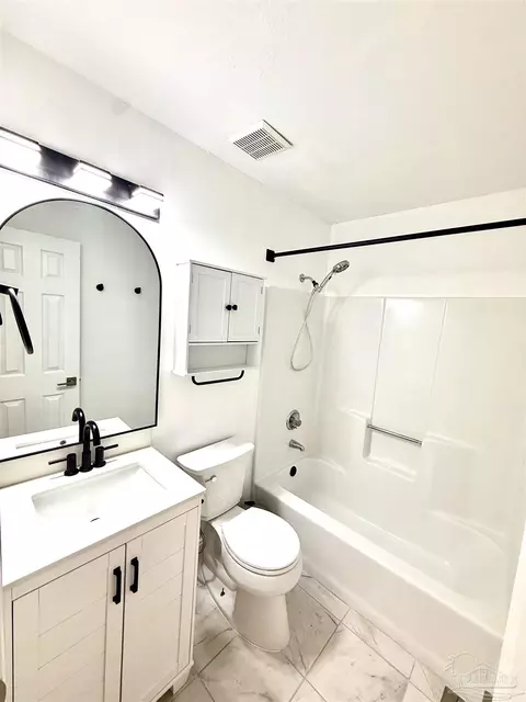 Bath - 121 Campbell Ave, Crestview, FL 32536 photo 1 of 5