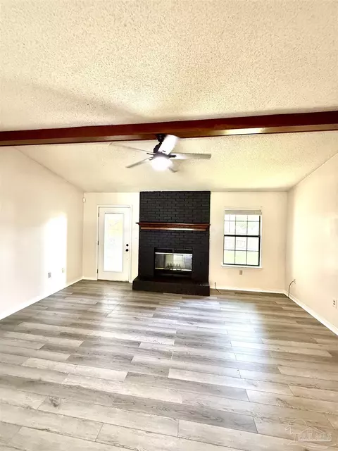 Living - 121 Campbell Ave, Crestview, FL 32536 photo 5 of 5