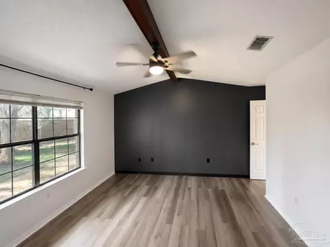 Living - 121 Campbell Ave, Crestview, FL 32536 photo 4 of 5