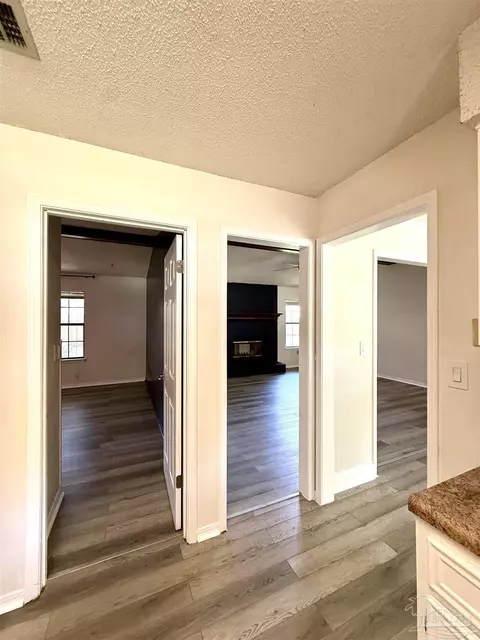 Entry Way - 121 Campbell Ave, Crestview, FL 32536 photo 2 of 6