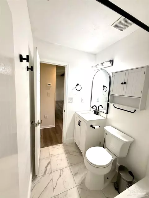 Bath - 121 Campbell Ave, Crestview, FL 32536 photo 2 of 5