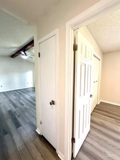 Entry Way - 121 Campbell Ave, Crestview, FL 32536 photo 3 of 6