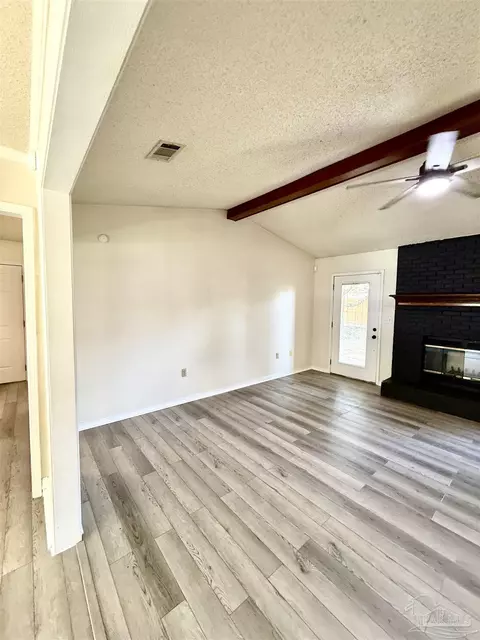 Living - 121 Campbell Ave, Crestview, FL 32536 photo 2 of 5