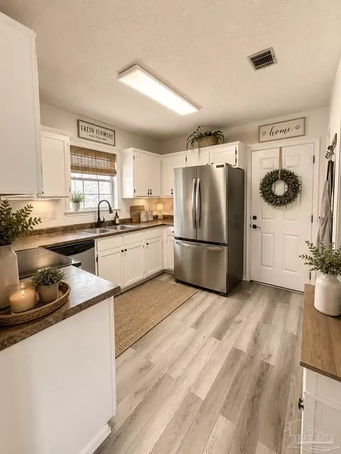 Kitchen - 121 Campbell Ave, Crestview, FL 32536 photo 1 of 2