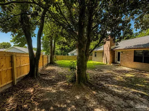 Exterior - 121 Campbell Ave, Crestview, FL 32536 photo 4 of 7