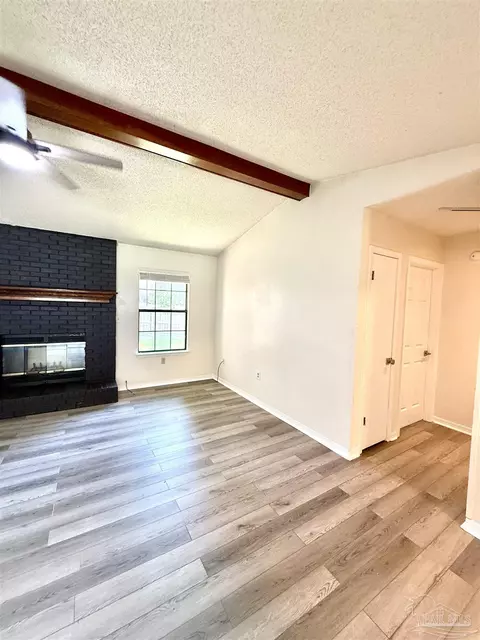 Living - 121 Campbell Ave, Crestview, FL 32536 photo 3 of 5