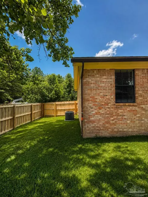 Exterior - 121 Campbell Ave, Crestview, FL 32536 photo 5 of 7