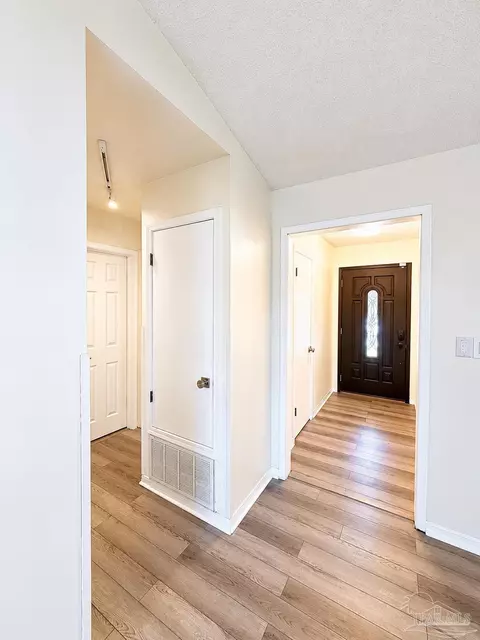 Entry Way - 121 Campbell Ave, Crestview, FL 32536 photo 1 of 6