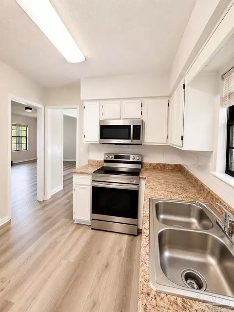 Kitchen - 121 Campbell Ave, Crestview, FL 32536 photo 2 of 2