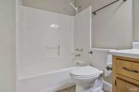 Bath - 4412 Chantilly Way, Milton, FL 32583 photo 2 of 5