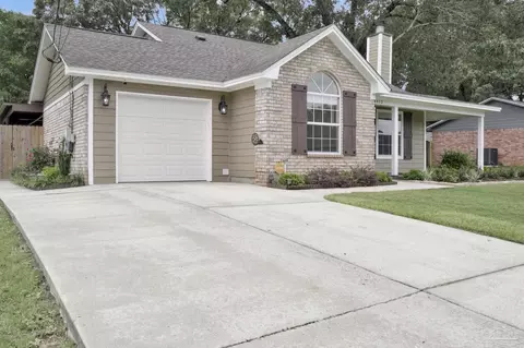 Exterior - 4412 Chantilly Way, Milton, FL 32583 photo 4 of 22