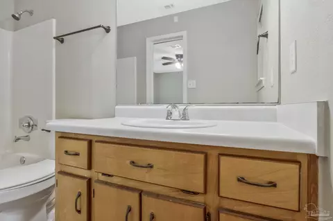 Bath - 4412 Chantilly Way, Milton, FL 32583 photo 5 of 5
