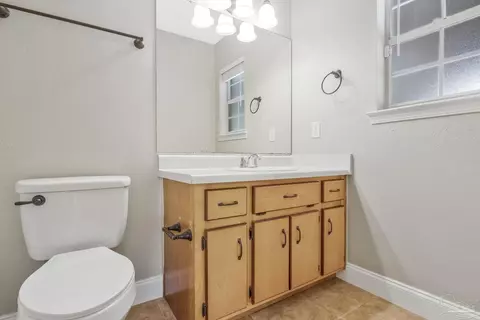 Bath - 4412 Chantilly Way, Milton, FL 32583 photo 3 of 5