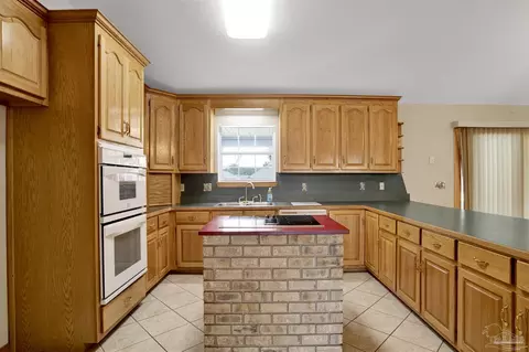 Kitchen - 4449 Dandy Dr, Pace, FL 32571 photo 3 of 5