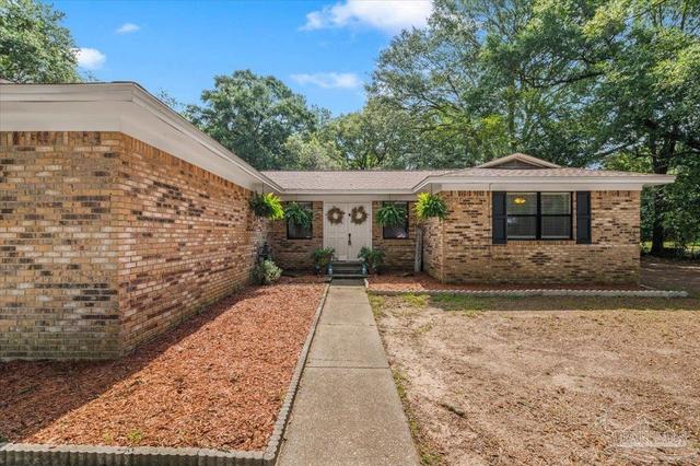 6020 Oakwood Dr, Milton, FL 32570