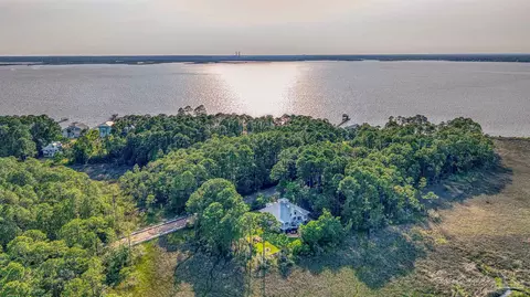 4596 Bayside Dr, Milton, FL 32583 photo 2