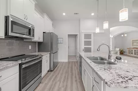 Kitchen - 6565 Cedar Key Dr, Milton, FL 32570 photo 3 of 4
