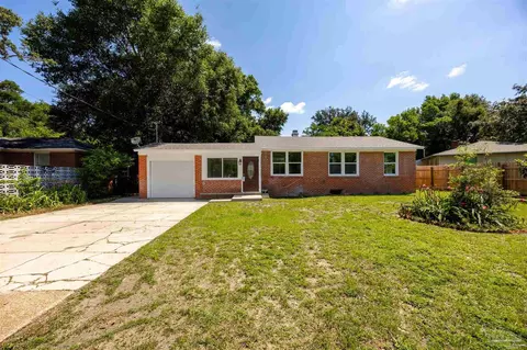 402 Rue Max St, Pensacola, FL 32507