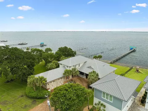 3361 Edgewater Dr, Gulf Breeze, FL 32563
