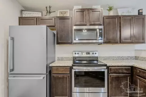 Kitchen - 4378 Thistle Pine Ct, Pace, FL 32571 photo 4 of 4
