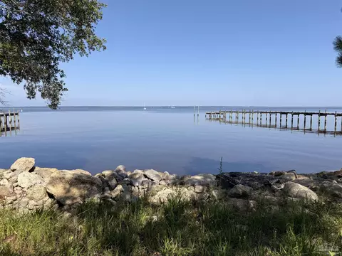 879 Dolphin Rd, Milton, FL 32583 photo 7