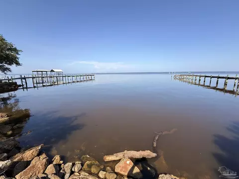 879 Dolphin Rd, Milton, FL 32583 photo 3