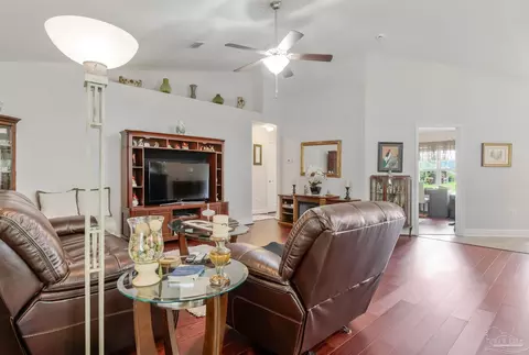 5605 Tucker Cir, Pace, FL 32571 photo 8