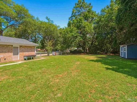 Exterior - 5692 Pine Ridge Dr, Milton, FL 32570 photo 6 of 10