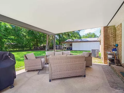 Exterior - 5692 Pine Ridge Dr, Milton, FL 32570 photo 5 of 10