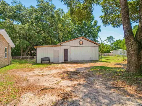 Exterior - 5692 Pine Ridge Dr, Milton, FL 32570 photo 1 of 10