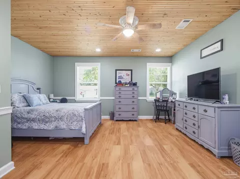 Bedroom - 5692 Pine Ridge Dr, Milton, FL 32570 photo 2 of 6