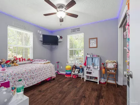 Bedroom - 5692 Pine Ridge Dr, Milton, FL 32570 photo 3 of 6