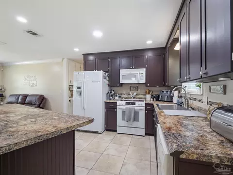 Kitchen - 5692 Pine Ridge Dr, Milton, FL 32570 photo 2 of 4