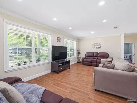 Living - 5692 Pine Ridge Dr, Milton, FL 32570 photo 2 of 2