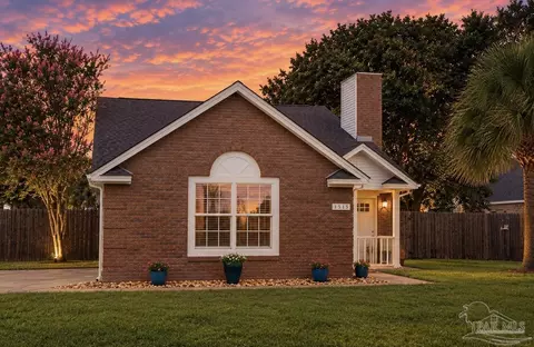 1515 Mariners Cir, Gulf Breeze, FL 32563
