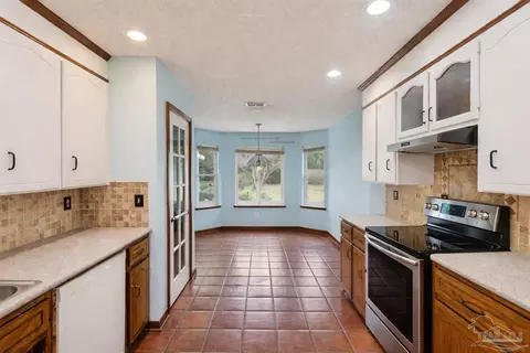 Kitchen - 5132 Rowe Trl, Pace, FL 32571 photo 1 of 2