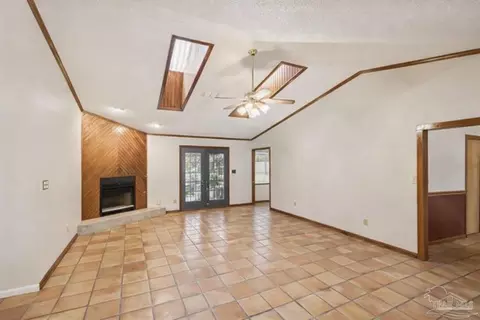 Living - 5132 Rowe Trl, Pace, FL 32571 photo 2 of 3