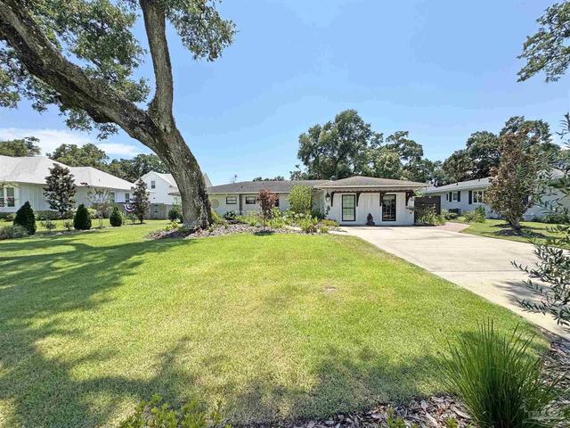 17 Lakeside Dr, Pensacola, FL 32507