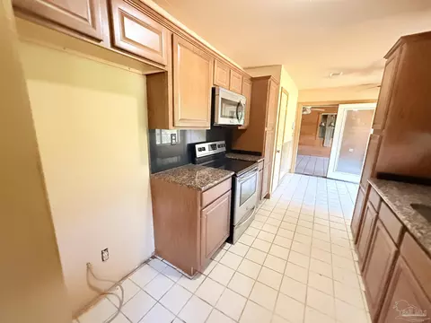 5244 Suwanee St, Milton, FL 32583 photo 4