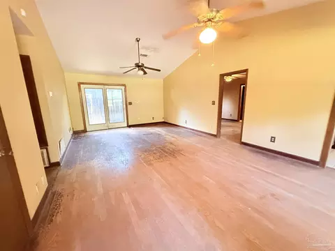 5244 Suwanee St, Milton, FL 32583 photo 2