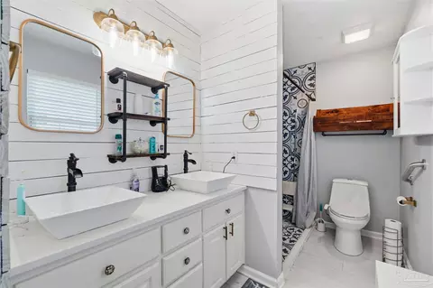 Bath - 4503 Rice Rd, Milton, FL 32583 photo 1 of 3