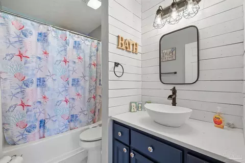 Bath - 4503 Rice Rd, Milton, FL 32583 photo 3 of 3