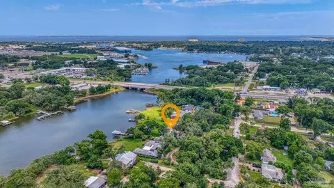 208 Pinewood Ln, Pensacola, FL 32507