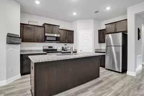 Kitchen - 1641 Slate Dr, Cantonment, FL 32533 photo 2 of 4