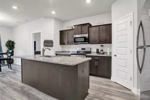 Kitchen - 1641 Slate Dr, Cantonment, FL 32533 photo 1 of 4