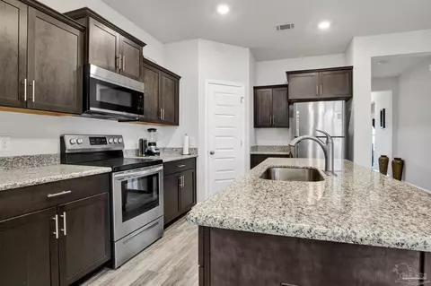 Kitchen - 1641 Slate Dr, Cantonment, FL 32533 photo 3 of 4