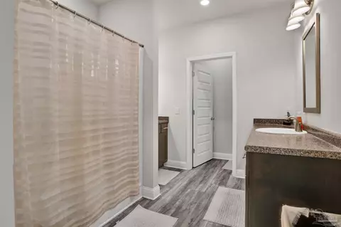 Bath - 1641 Slate Dr, Cantonment, FL 32533 photo 3 of 4