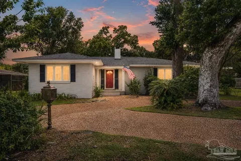 15 Lakeside Dr, Pensacola, FL 32507