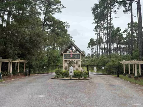 1217 Cuddle Doon Ave, Milton, FL 32583 photo 3